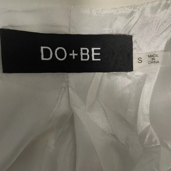 DO+BE cropped open blazer in off white/cream color. Size Small - Picture 4 of 7